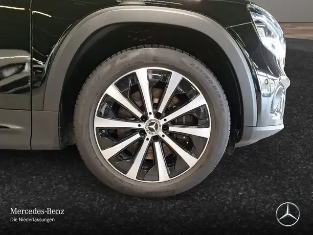 Mercedes-Benz GLB 220