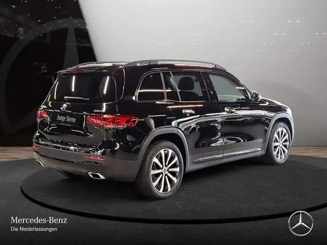 Mercedes-Benz GLB 220