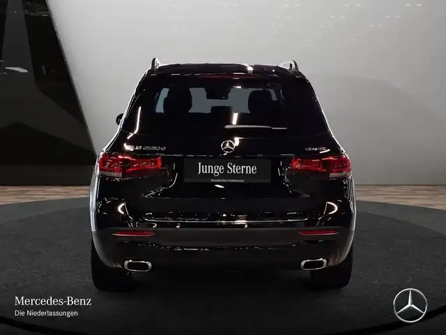 Mercedes-Benz GLB 220