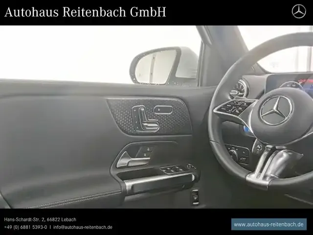 Mercedes-Benz EQB 300