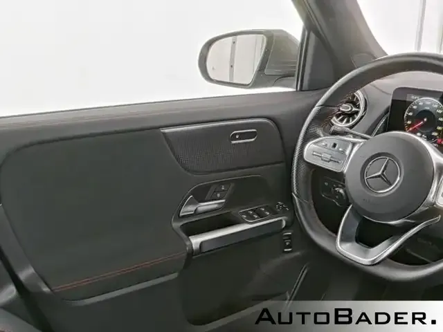 Mercedes-Benz EQB 300