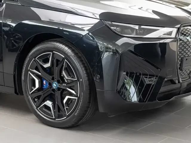 BMW iX