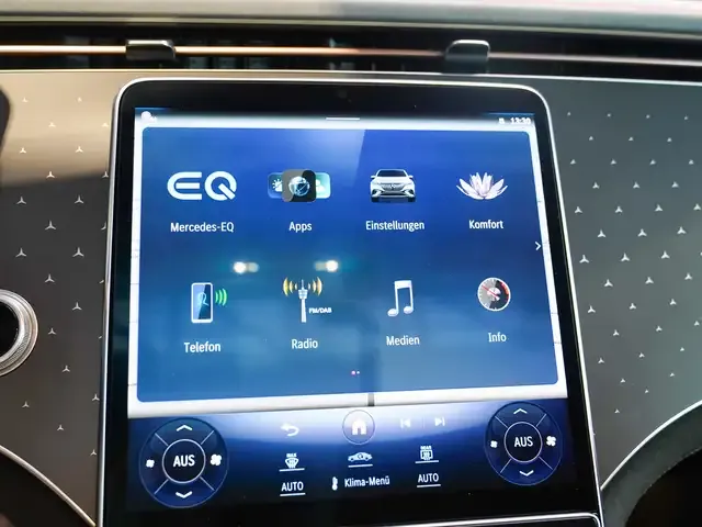 Mercedes-Benz EQE 300