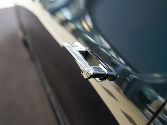 Mercedes-Benz EQE 300