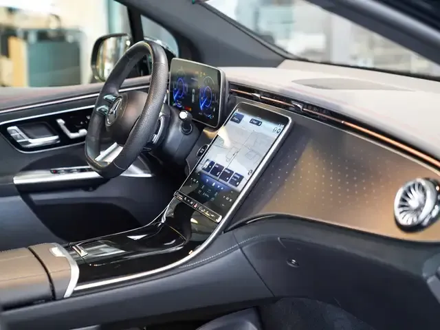 Mercedes-Benz EQE 300