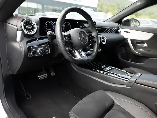 Mercedes-Benz CLA 35 AMG