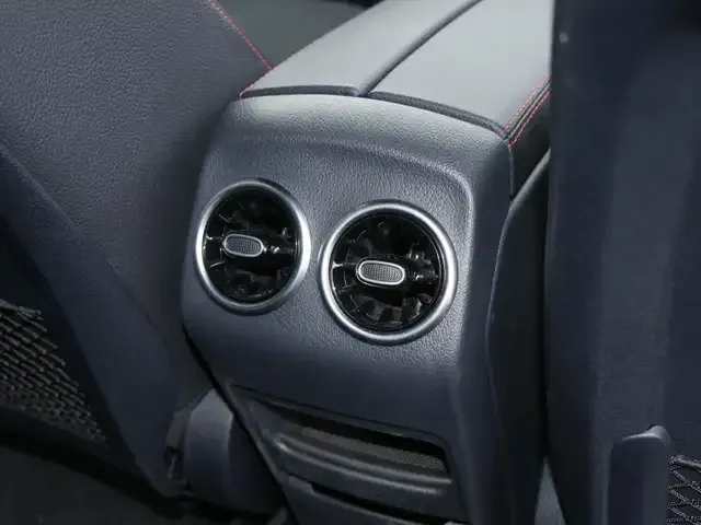 Mercedes-Benz GLB 220