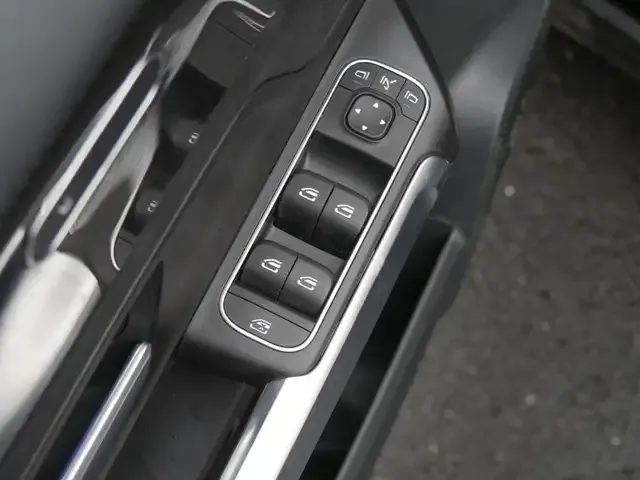 Mercedes-Benz GLB 220