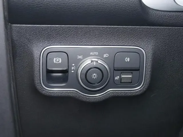 Mercedes-Benz GLB 220