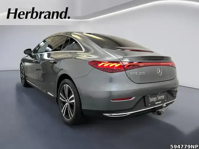 Mercedes-Benz EQE 300