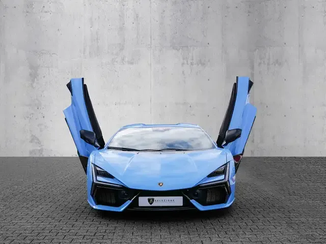 Lamborghini Revuelto
