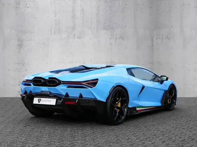 Lamborghini Revuelto