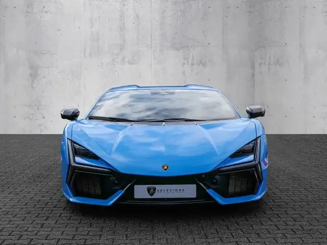 Lamborghini Revuelto