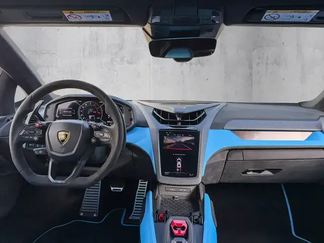 Lamborghini Revuelto