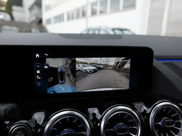 Mercedes-Benz GLA 220