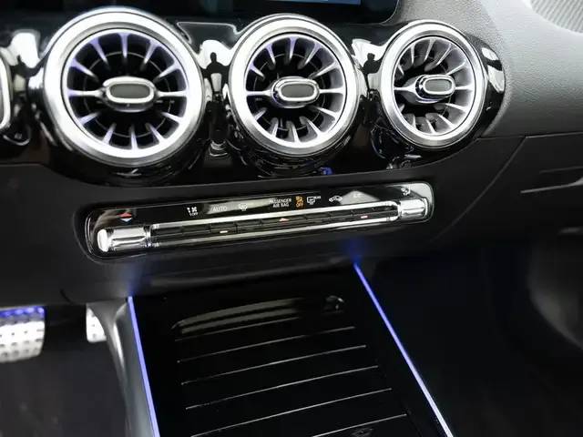 Mercedes-Benz GLA 220