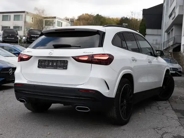 Mercedes-Benz GLA 220
