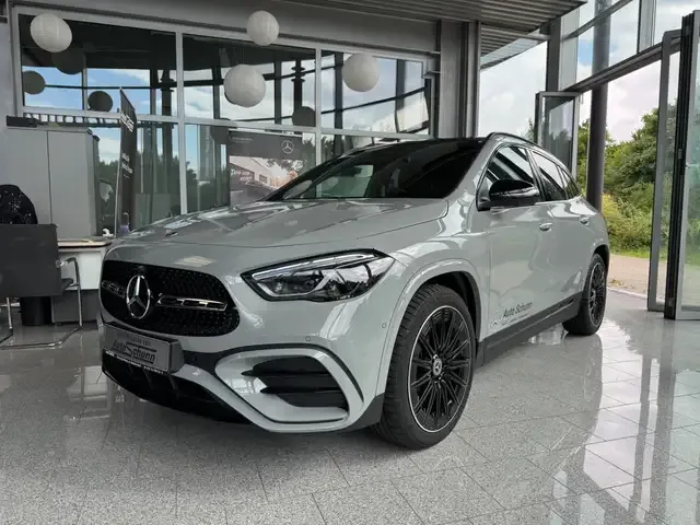 Mercedes-Benz GLA 200