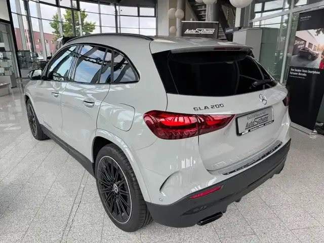 Mercedes-Benz GLA 200
