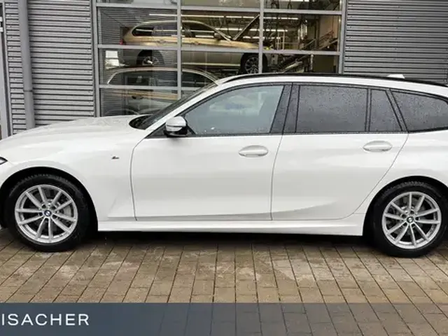 BMW 330