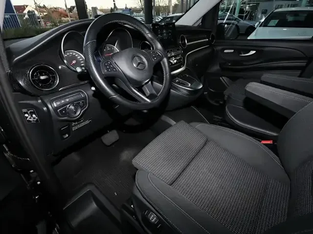 Mercedes-Benz V 250