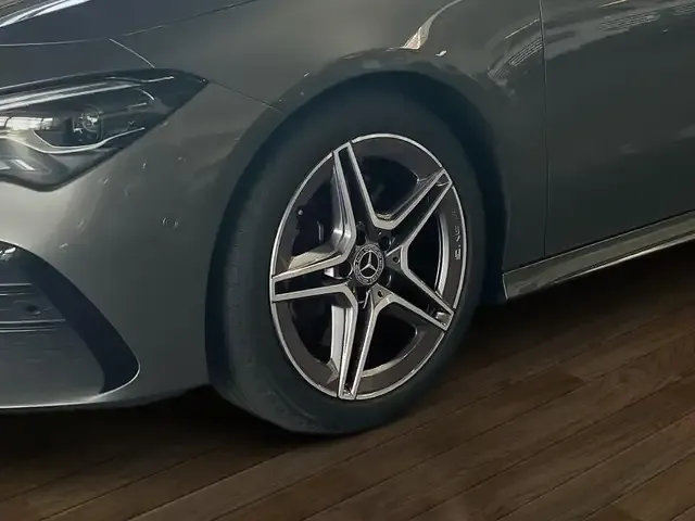Mercedes-Benz CLA 220