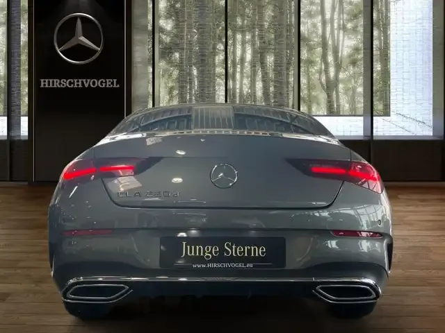 Mercedes-Benz CLA 220