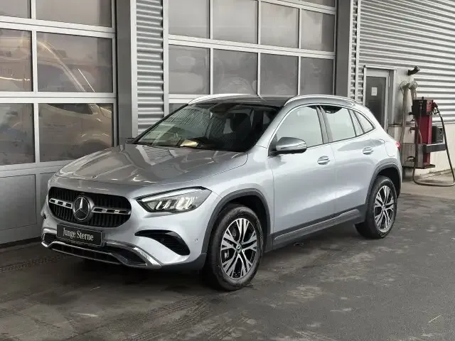 Mercedes-Benz GLA 200