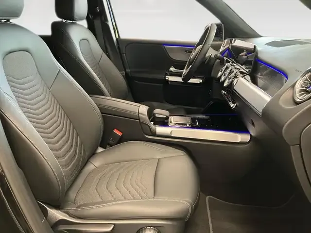 Mercedes-Benz EQB 300