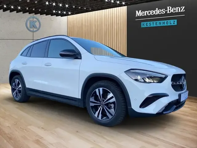 Mercedes-Benz GLA 220