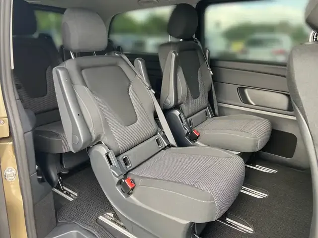Mercedes-Benz V 250