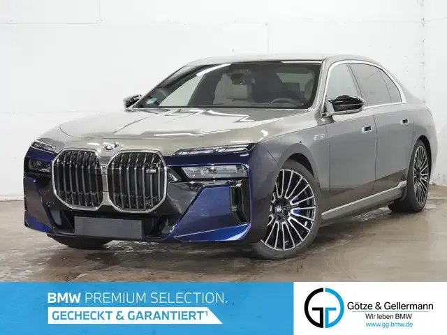 BMW i7