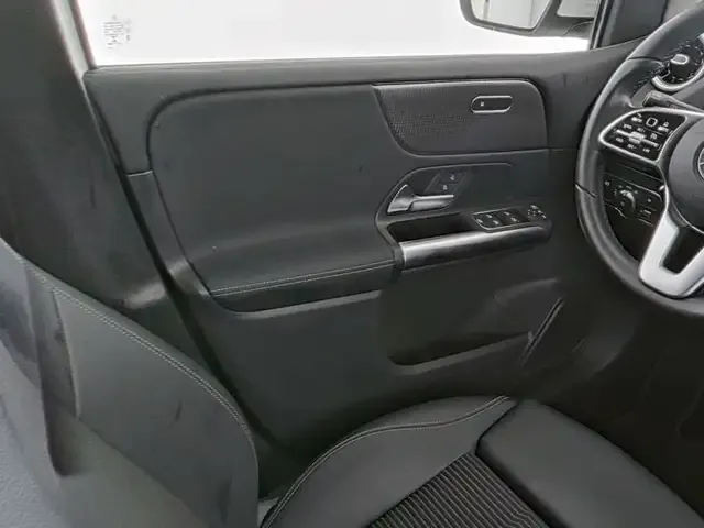 Mercedes-Benz B 220