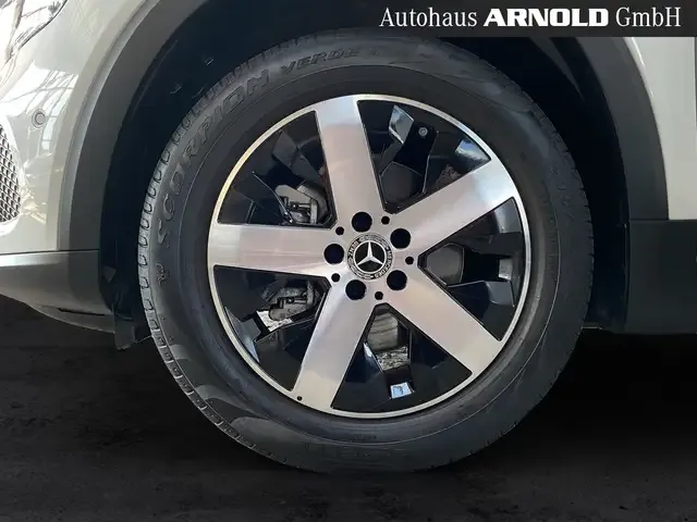 Mercedes-Benz GLB 220