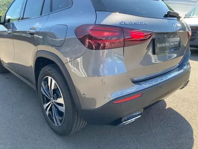 Mercedes-Benz GLA 180