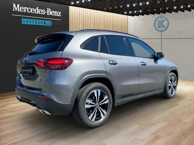 Mercedes-Benz GLA 180