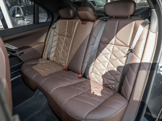 BMW 750