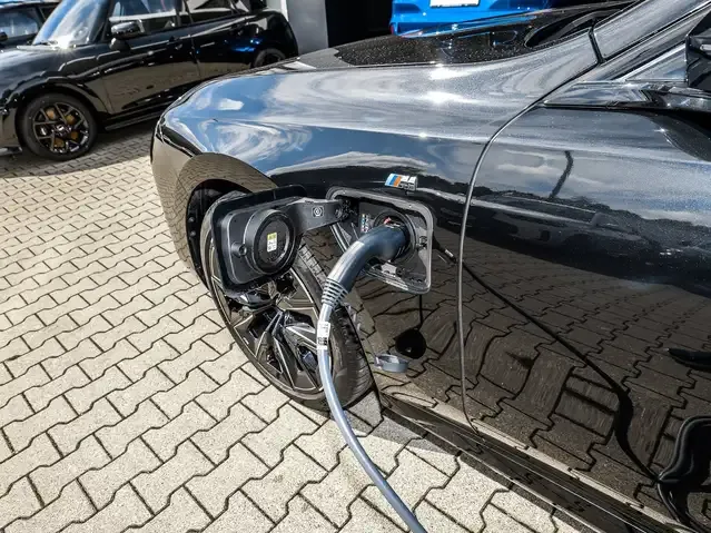 BMW 750