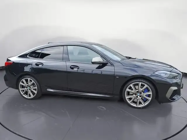 BMW 235