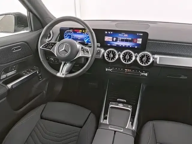 Mercedes-Benz EQB 300