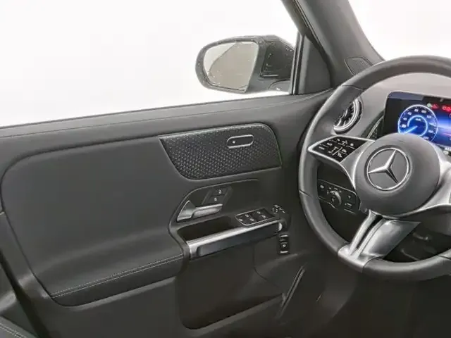 Mercedes-Benz EQB 300