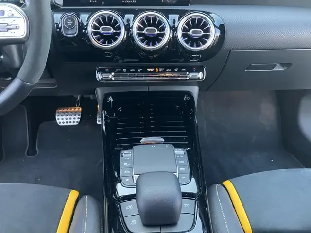 Mercedes-Benz CLA 45 AMG