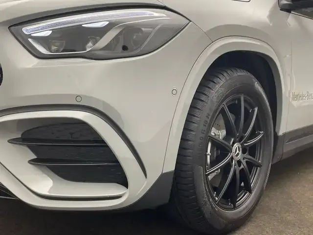 Mercedes-Benz GLA 180