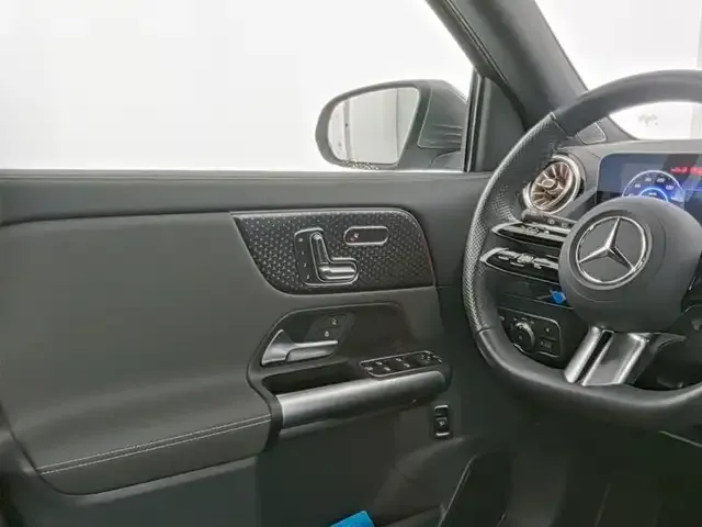 Mercedes-Benz EQA 300