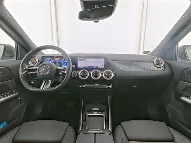 Mercedes-Benz EQA 300