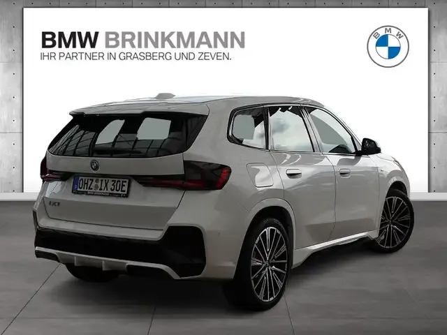 BMW iX1