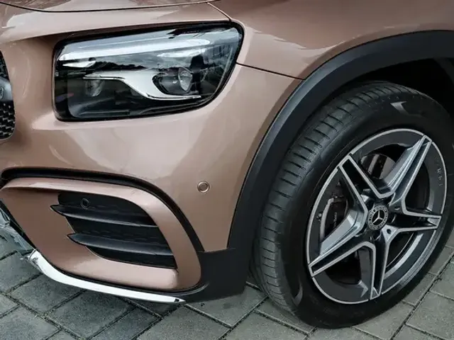 Mercedes-Benz GLB 180