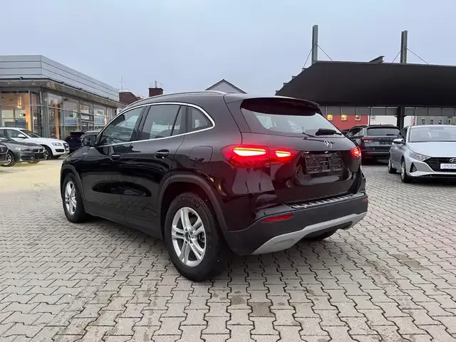 Mercedes-Benz GLA 180