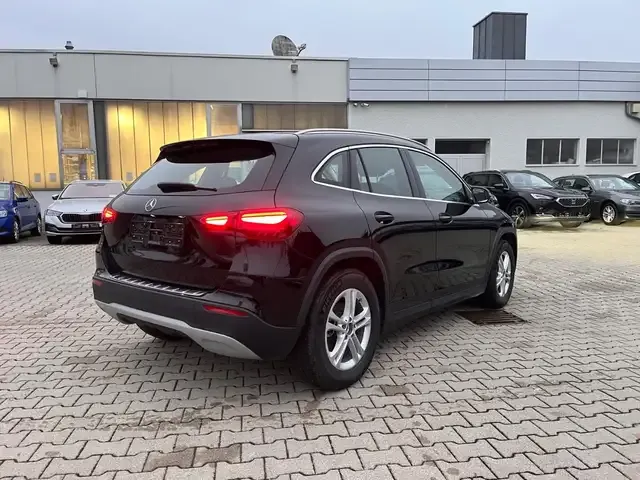 Mercedes-Benz GLA 180