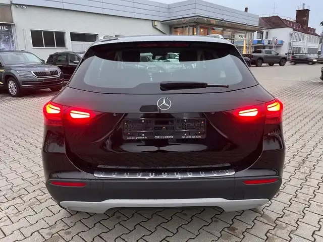 Mercedes-Benz GLA 180
